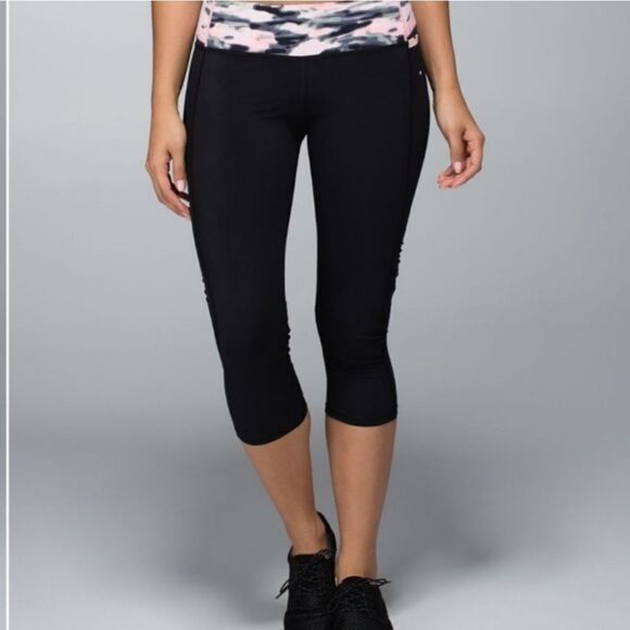 Lululemon Water Bound Crop  Black / Wamo Camo Bare - Picture 1 of 5